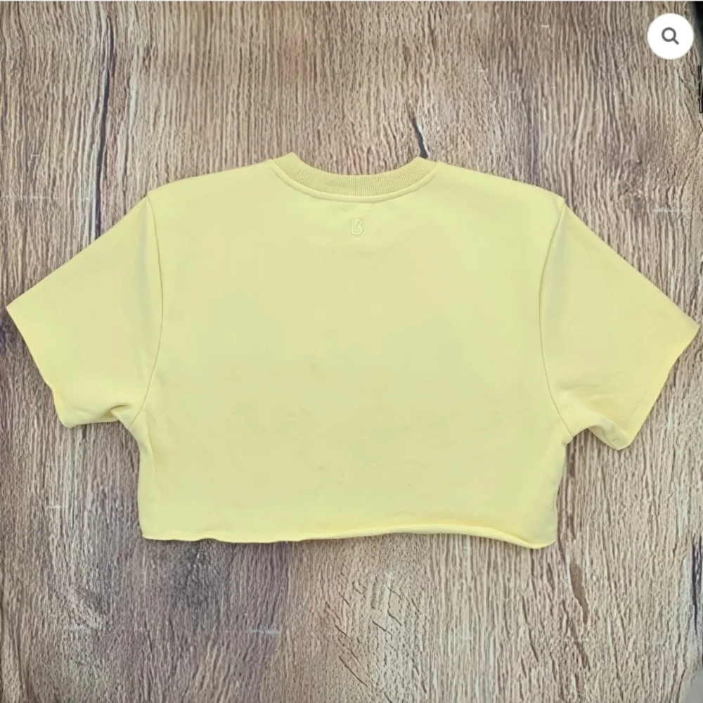 💕BuffBunny Cloud Soft Yellow Crop Top - Picture 4 of 6